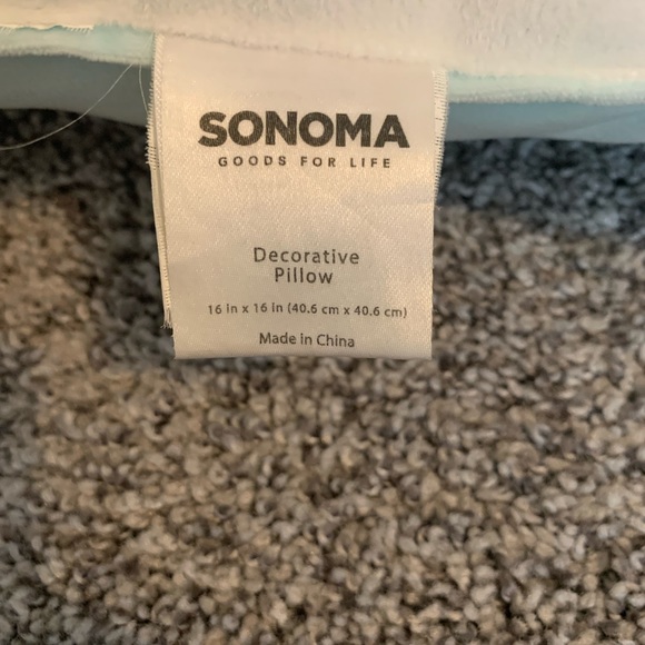 Sonoma unicorn decorative pillow size 16”x16” - Picture 4 of 6